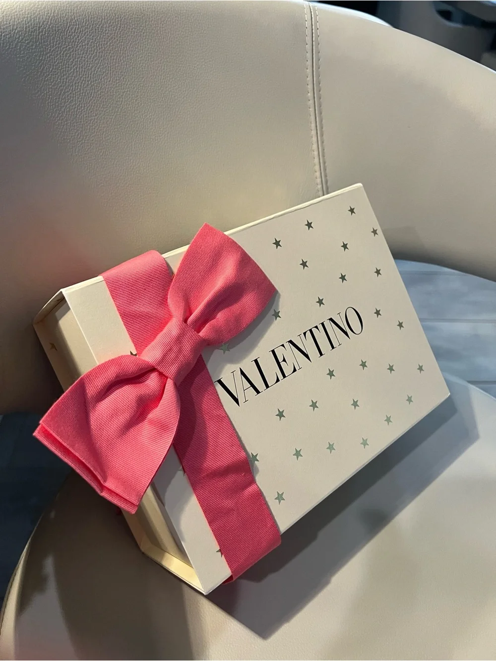 VALENTINO BEAUTY Ivory Pouch Makeup Wristlet Bag Clutch Pouch NIB + Gift Box